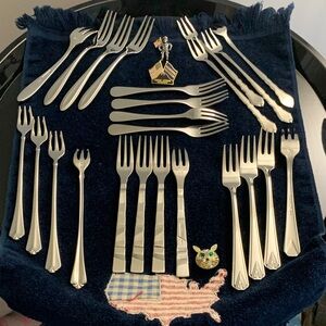 ONEIDA Cocktail Appetizer Oyster Petite FORKS SOLD SEPARATELY as S/4 18/10 NWOT